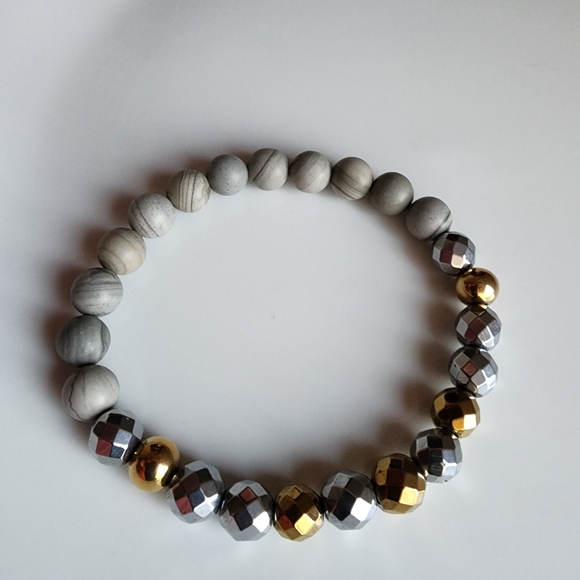 Elegant Silver and Gold Beaded Bracelet - Picture 4 of 5